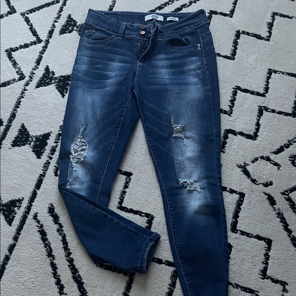 YMI better butt distressed jeans size 9